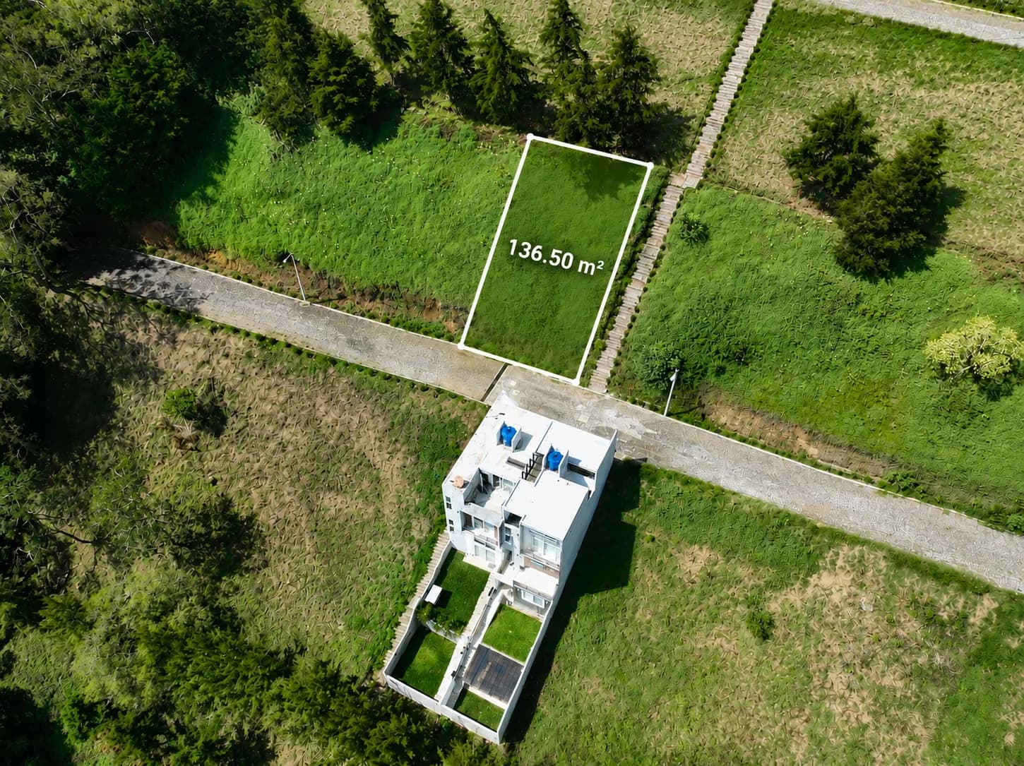 Terreno de 136.5 m² rodeado de bosque — Vistas de la Colina lote 56A — foto 2