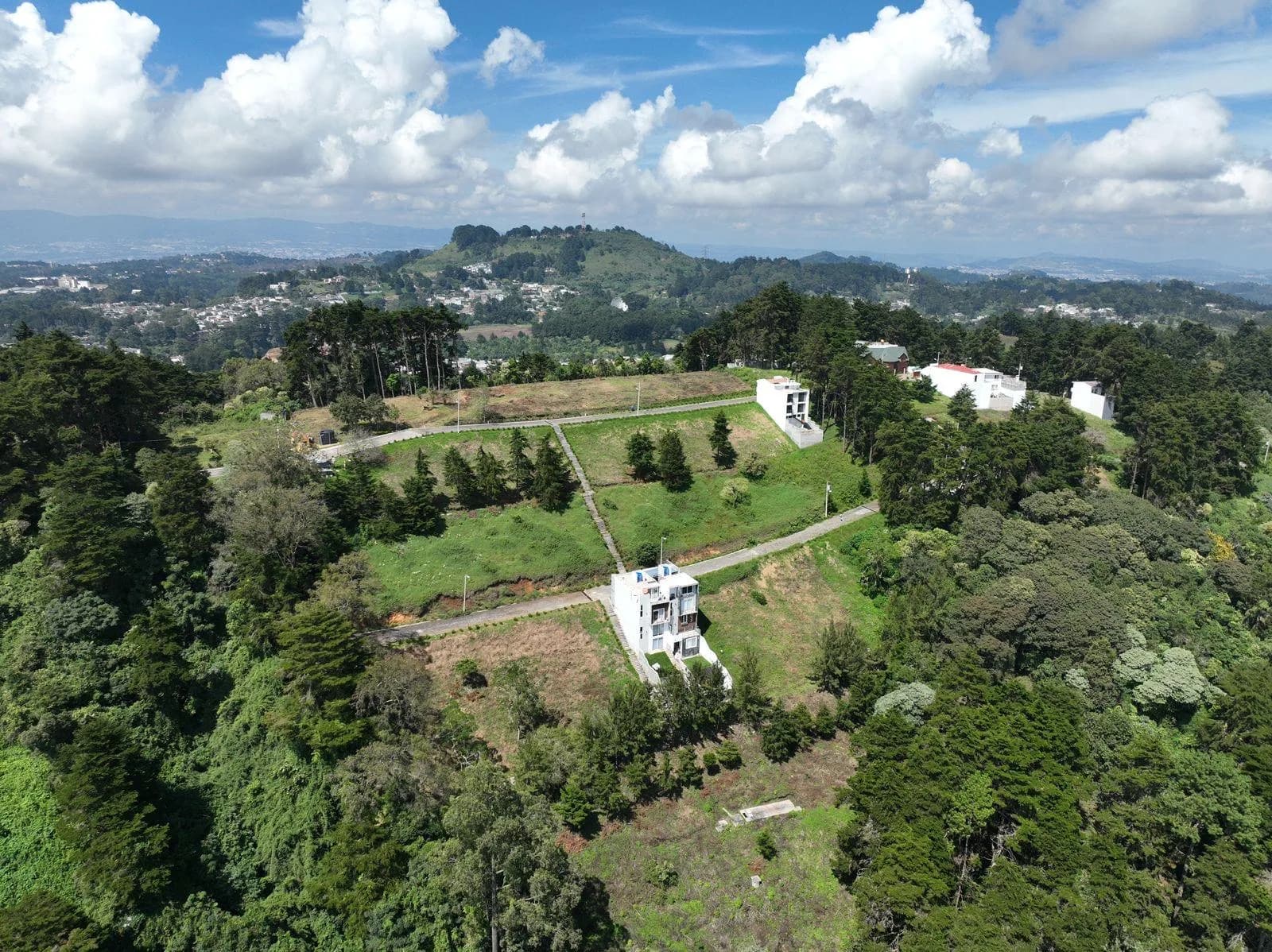 Terreno de 136.5 m² rodeado de bosque — Vistas de la Colina lote 56A