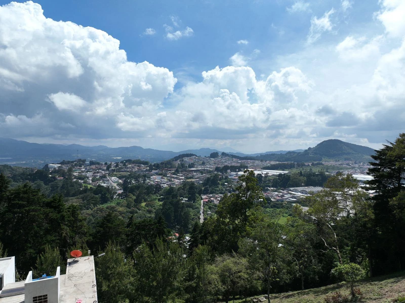 Terreno de 136.5 m² rodeado de bosque — Vistas de la Colina lote 56A — foto 3