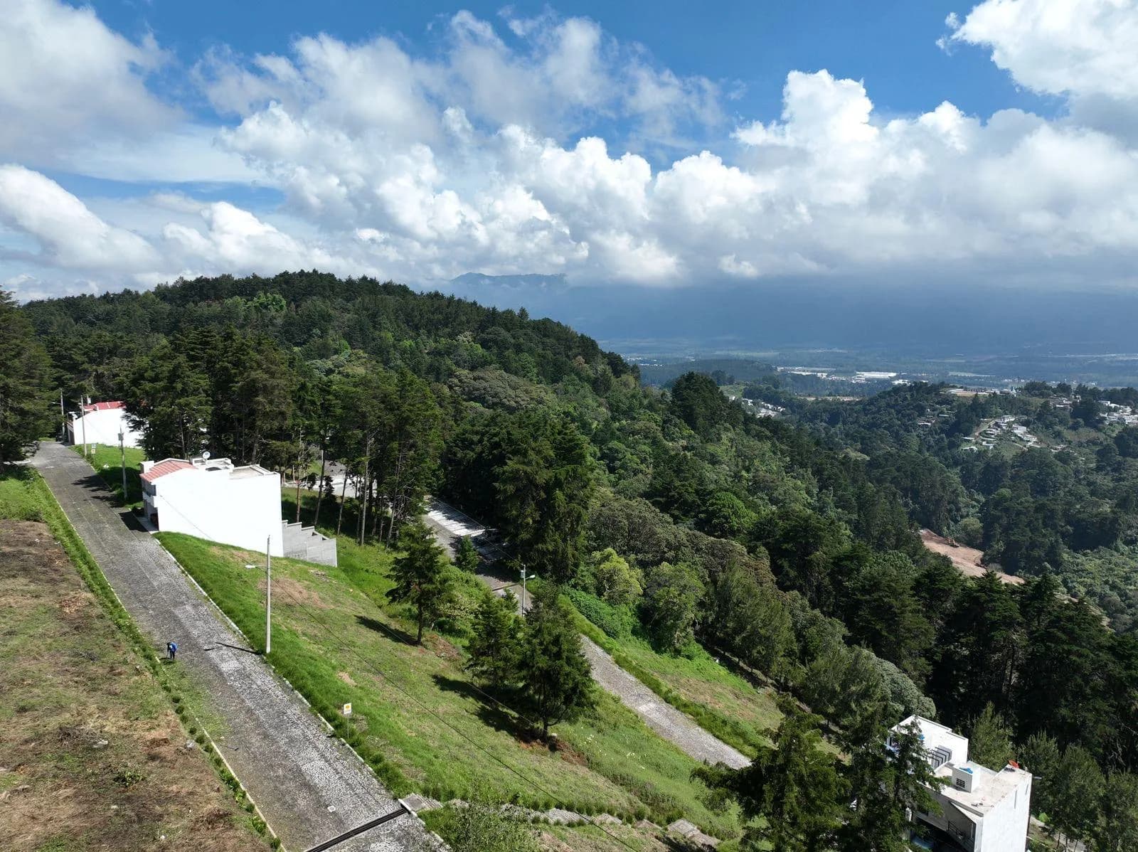 Terreno de 136.5 m² rodeado de bosque — Vistas de la Colina lote 56A — foto 4